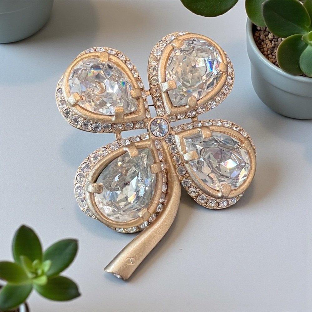 CHANEL Gold and Silver Rhinestone Clover Brooch - Picture 8 of 11